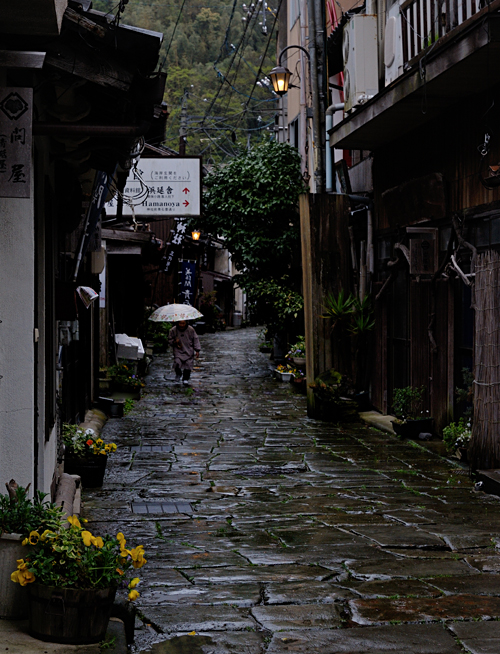 雨の石畳